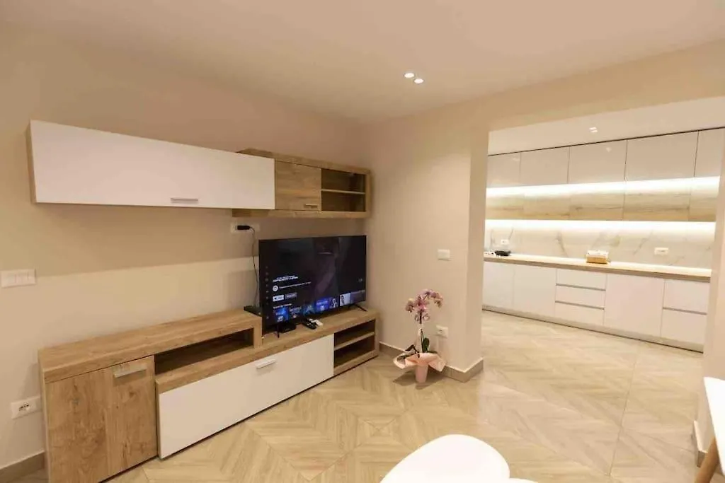 Beautiful & Luxurious Apartment Влёра