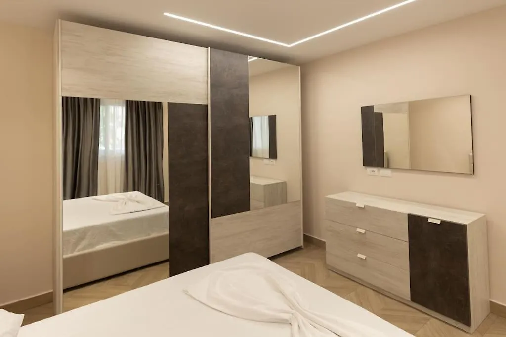 Beautiful & Luxurious Apartment Влёра 0*,  Албания